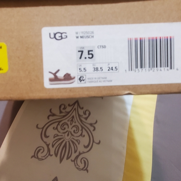 Sandals - Picture 3 of 3